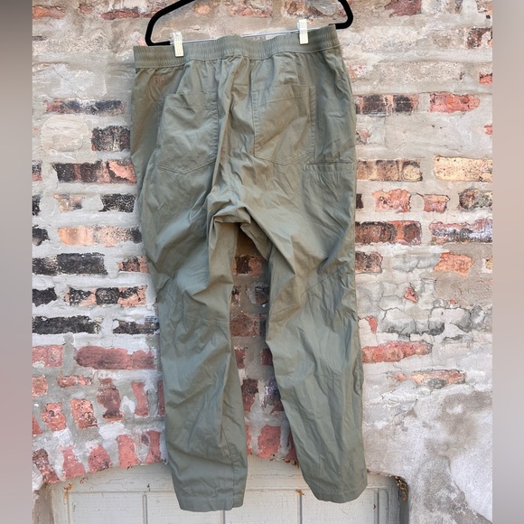 Duluth Trading AHKG Access Point Pull On Slim leg Plus Size Hiking pants. - Picture 2 of 16